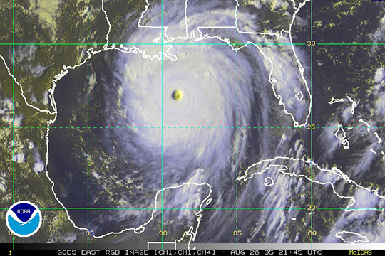 Satellite imgery of Hurricane Katrina heading for New Orleans